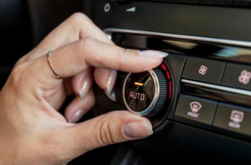 Die Bedeutung einer regelmäßigen Überprüfung und Austausch des Kältemittels in der Klimaanlage Ihres Autos