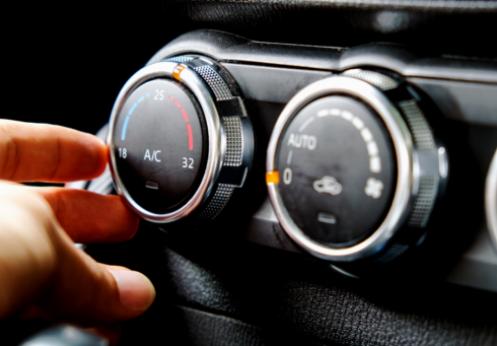 Die Gefahren, Klapper- oder Klopfgeräusche der Klimaanlage Ihres Autos zu ignorieren