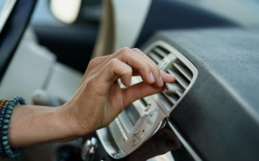 Die Gefahren, wenn man undichte Klimaanlagen im Auto ignoriert