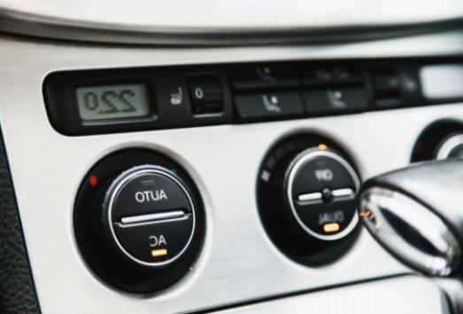 Die Rolle von elektrischen Komponenten für den reibungslosen Betrieb der Klimaanlage Ihres Autos