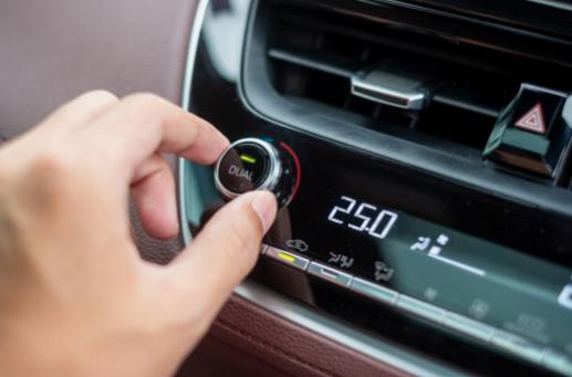 Häufige Anzeichen von Verschleiß an Klimaanlagenschläuchen und Leitungen im Auto