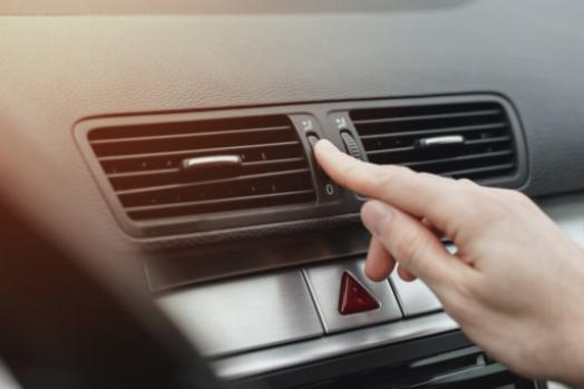 Warum könnte die Klimaanlage Ihres Autos zischen und wie man das Problem beheben kann
